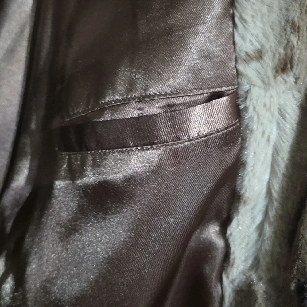 Dennis Basso Luxurious Brown and Cream Teddy Jacket - Picture 6 of 7